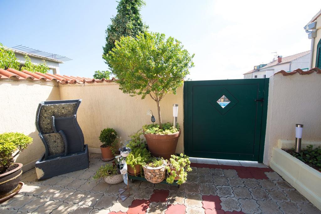 Apartments Marija Near Center Vodice Exterior foto